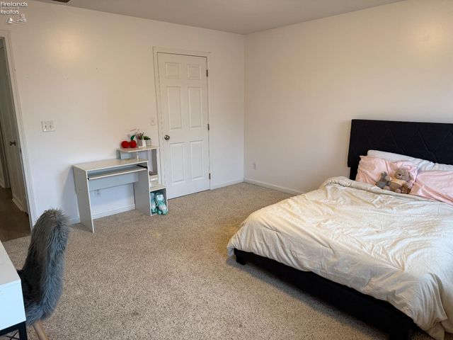 1485 Autumnwoods Drive, Fremont, OH 43420