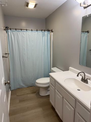 1485 Autumnwoods Drive, Fremont, OH 43420