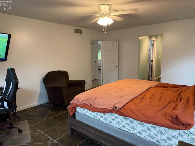 1485 Autumnwoods Drive, Fremont, OH 43420