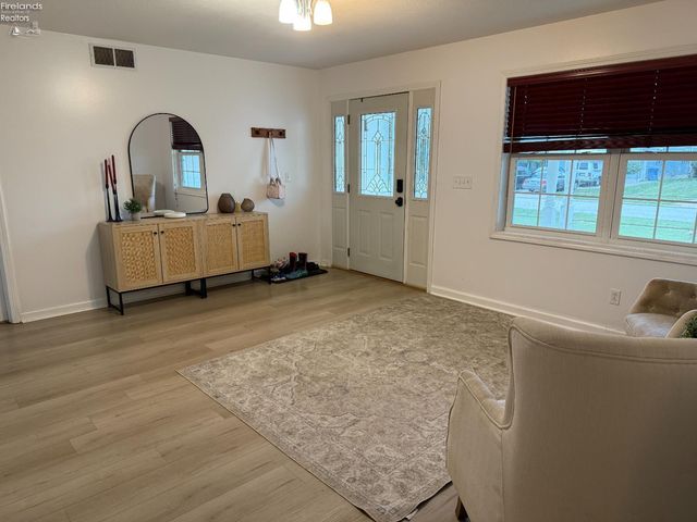 1485 Autumnwoods Drive, Fremont, OH 43420