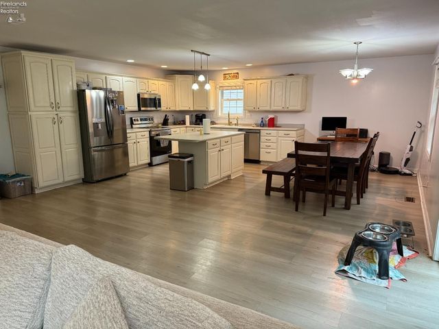 1485 Autumnwoods Drive, Fremont, OH 43420