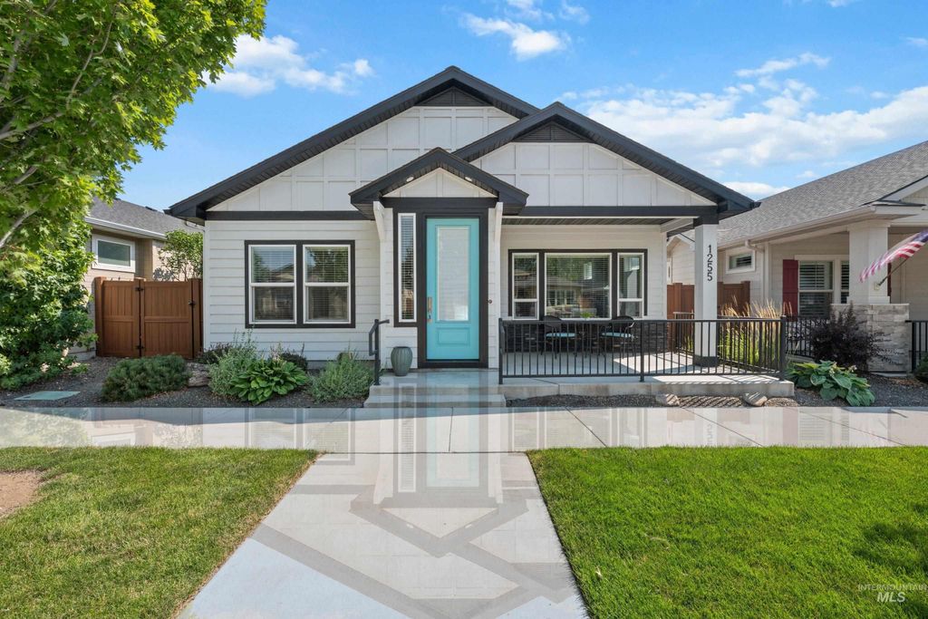 1255 E Prairiefire St, Meridian, ID 83646 photo 1