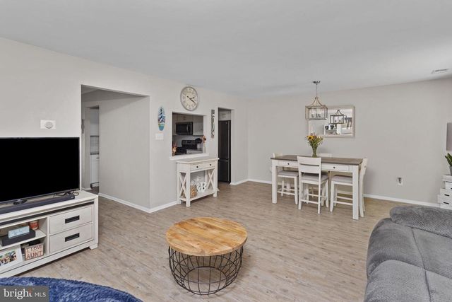 7 FAIRFAX CT, Bordentown, NJ 08505