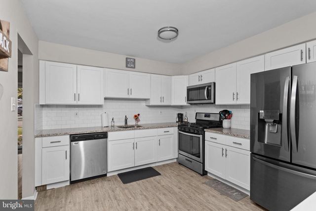 7 FAIRFAX CT, Bordentown, NJ 08505