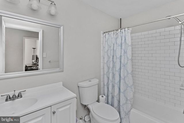 7 FAIRFAX CT, Bordentown, NJ 08505