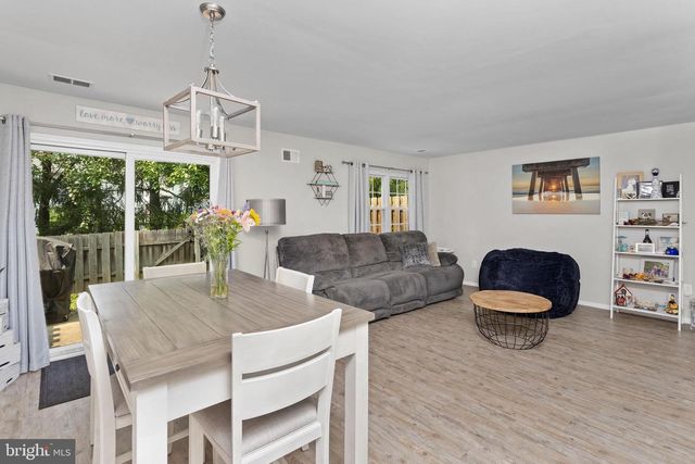 7 FAIRFAX CT, Bordentown, NJ 08505