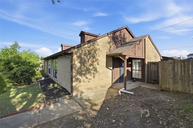 6038 Dooley Drive, The Colony, TX 75056