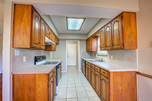 7724 Pebblebrook Drive, Watauga, TX 76148