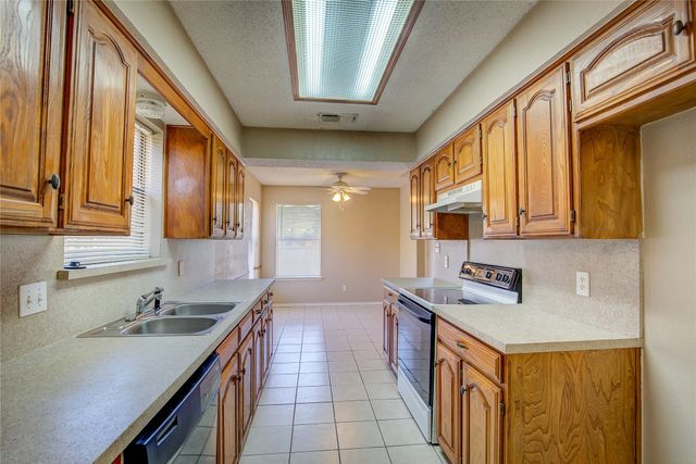 7724 Pebblebrook Drive, Watauga, TX 76148