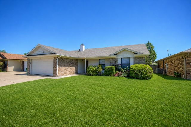 7724 Pebblebrook Drive, Watauga, TX 76148