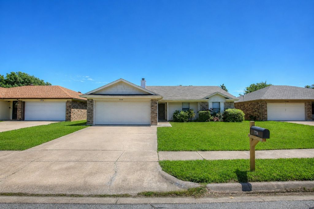 7724 Pebblebrook Drive, Watauga, TX 76148