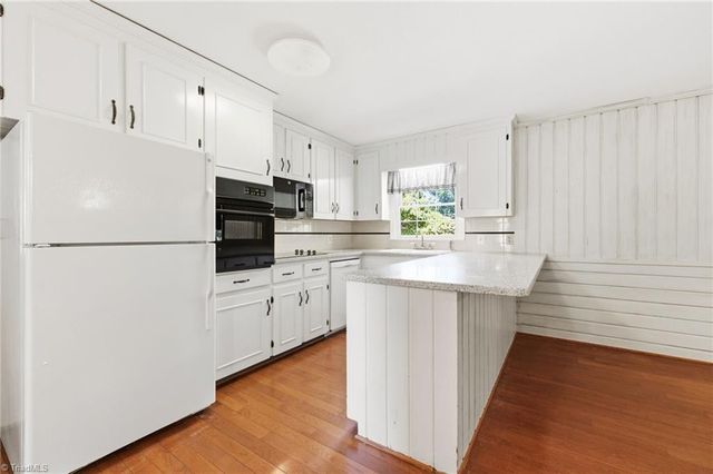 3533 Woodmere Place, Winston-salem, NC 27106