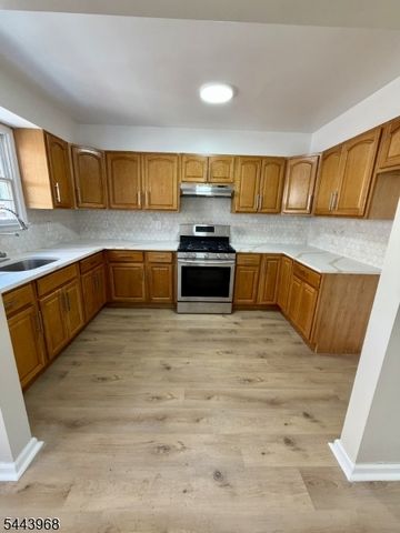 16 E Kinney St, Newark City, NJ 07102