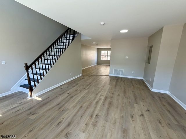 16 E Kinney St, Newark City, NJ 07102