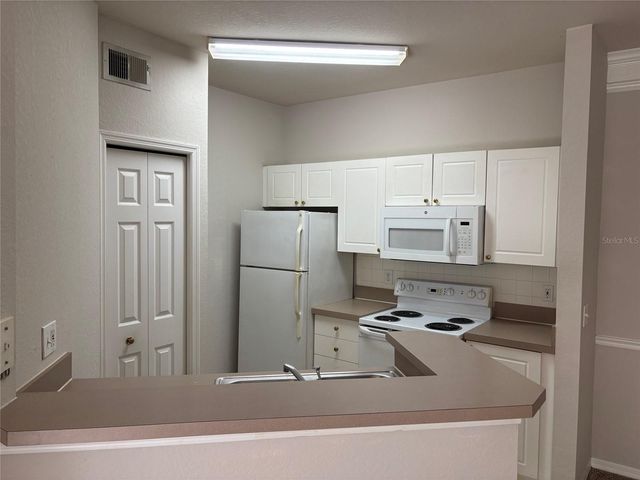 5180 NORTHRIDGE ROAD 105, Sarasota, FL 34238