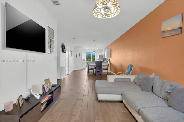 2377 SE 14th St, Homestead, FL 33035