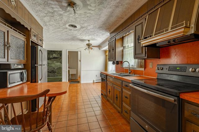 446 ALLEGHENYVILLE RD, Mohnton, PA 19540