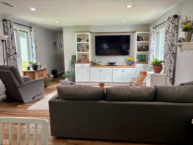 72 E Maple Drive, Franklin, IN 46131