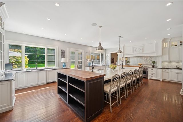 24 Bridlewood Road, Northbrook, IL 60062