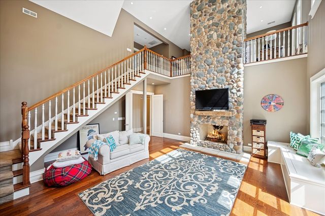 24 Bridlewood Road, Northbrook, IL 60062