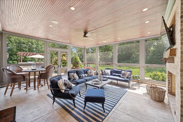 24 Bridlewood Road, Northbrook, IL 60062