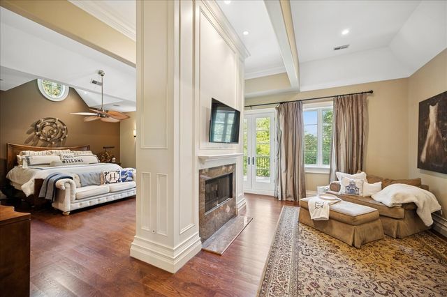 24 Bridlewood Road, Northbrook, IL 60062