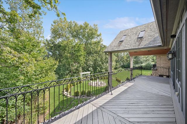 24 Bridlewood Road, Northbrook, IL 60062