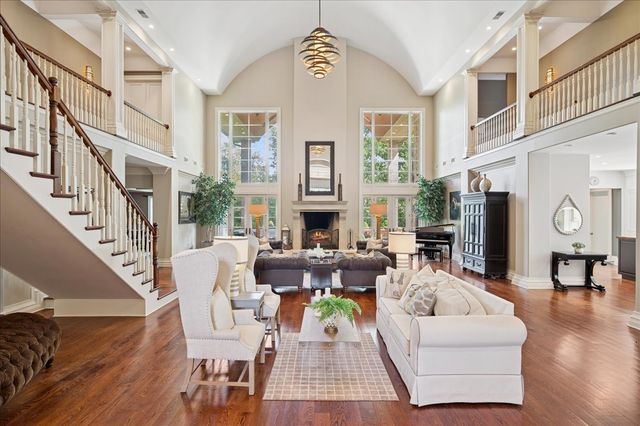 24 Bridlewood Road, Northbrook, IL 60062