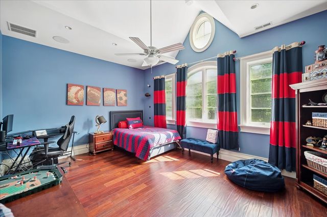 24 Bridlewood Road, Northbrook, IL 60062