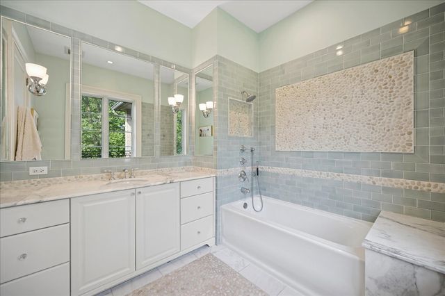 24 Bridlewood Road, Northbrook, IL 60062