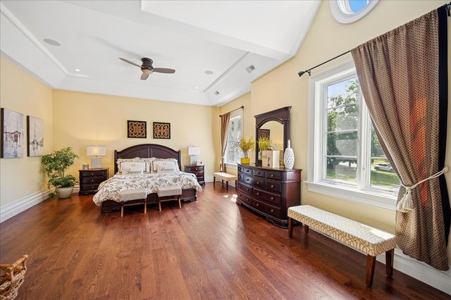 24 Bridlewood Road, Northbrook, IL 60062