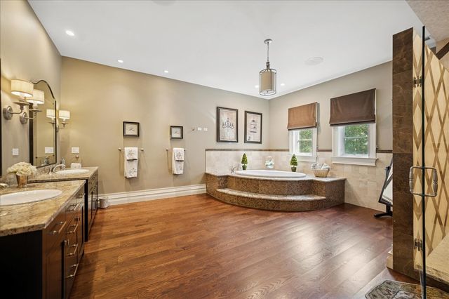 24 Bridlewood Road, Northbrook, IL 60062