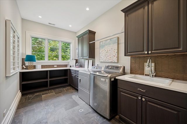 24 Bridlewood Road, Northbrook, IL 60062