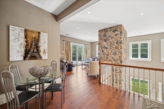 24 Bridlewood Road, Northbrook, IL 60062