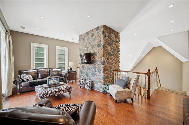 24 Bridlewood Road, Northbrook, IL 60062