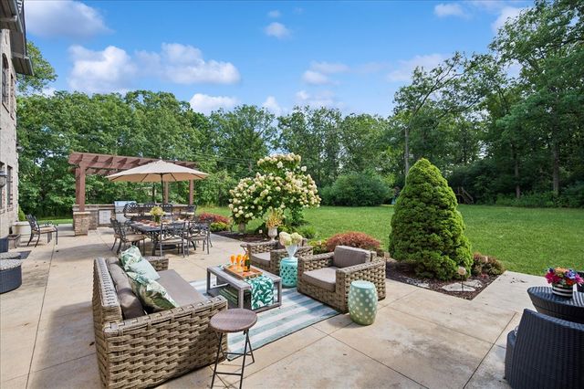 24 Bridlewood Road, Northbrook, IL 60062