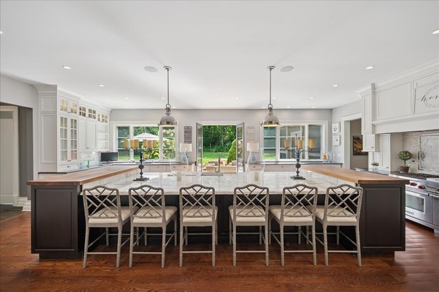 24 Bridlewood Road, Northbrook, IL 60062