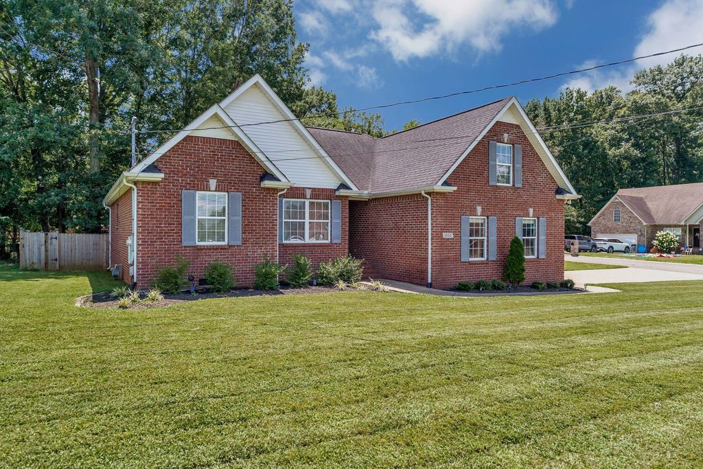 1000 Bolton Dr, Smyrna, TN 37167