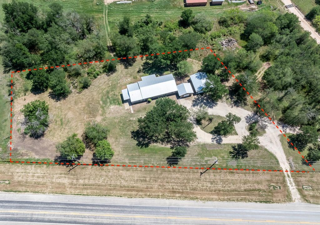 1229 State Highway 304 Highway, Gonzales, TX 78629