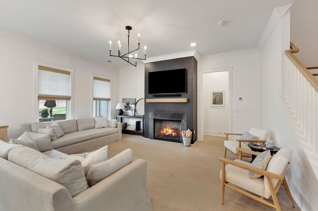 1016 Pine Creek Dr, Arrington, TN 37014