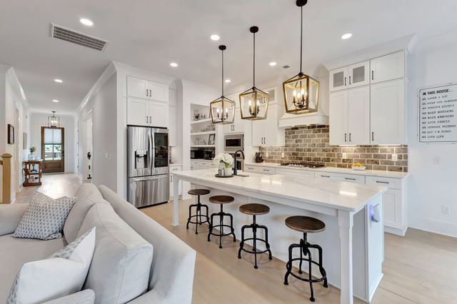 1016 Pine Creek Dr, Arrington, TN 37014