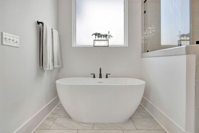 1016 Pine Creek Dr, Arrington, TN 37014