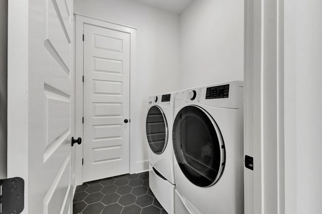 1016 Pine Creek Dr, Arrington, TN 37014