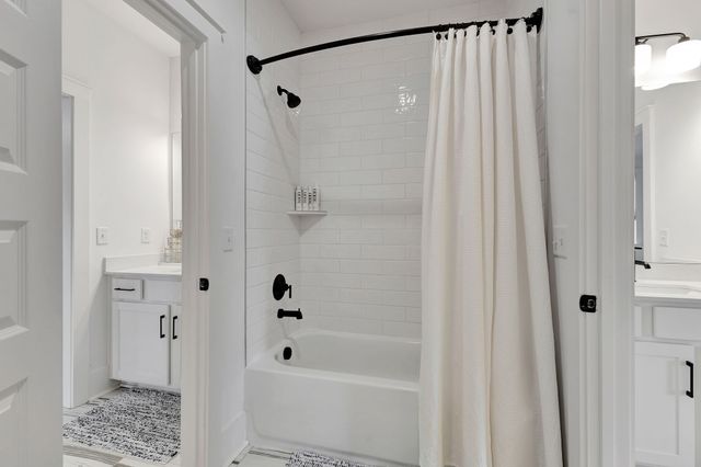 1016 Pine Creek Dr, Arrington, TN 37014