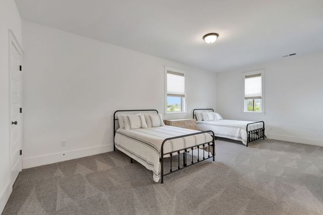 1016 Pine Creek Dr, Arrington, TN 37014