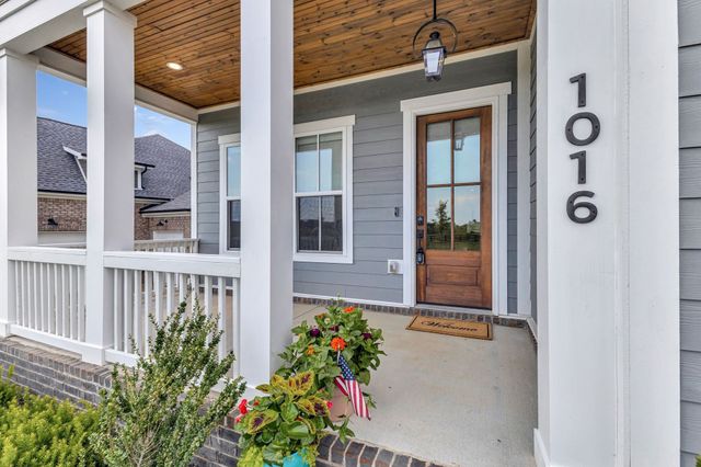 1016 Pine Creek Dr, Arrington, TN 37014