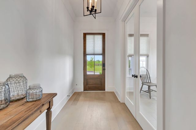 1016 Pine Creek Dr, Arrington, TN 37014