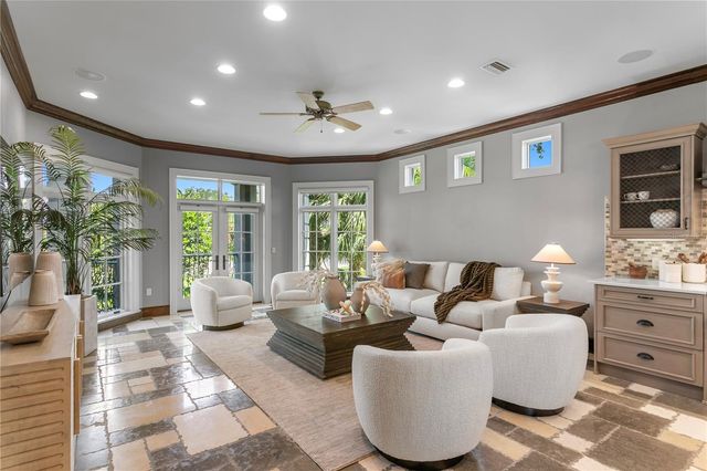 401 SNELL ISLE BOULEVARD NE, St Petersburg, FL 33704