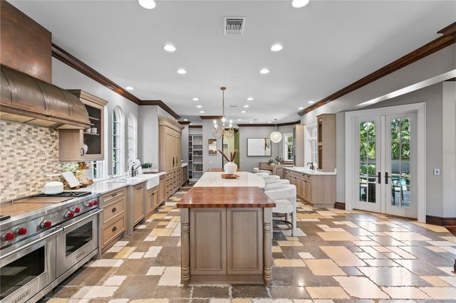 401 SNELL ISLE BOULEVARD NE, St Petersburg, FL 33704