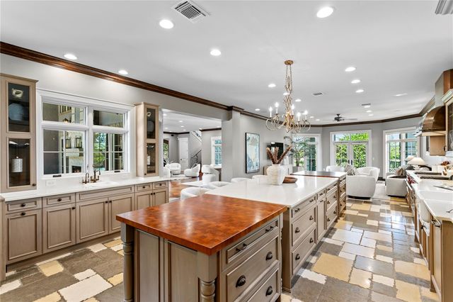 401 SNELL ISLE BOULEVARD NE, St Petersburg, FL 33704